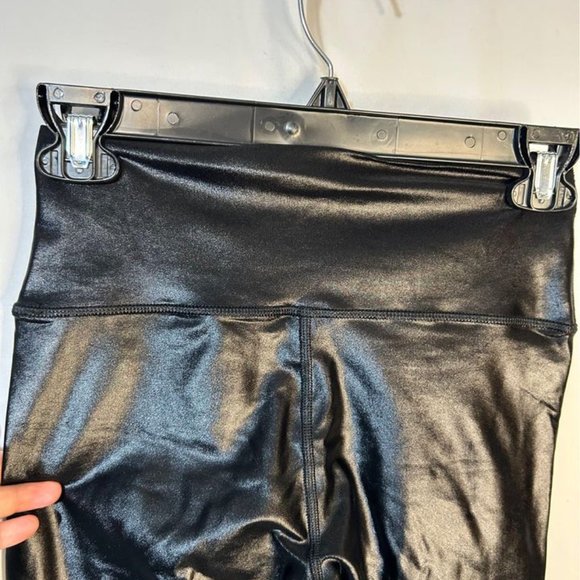 ALO leggings. New. Size medium. Black. Exceptional quality. - Picture 7 of 7